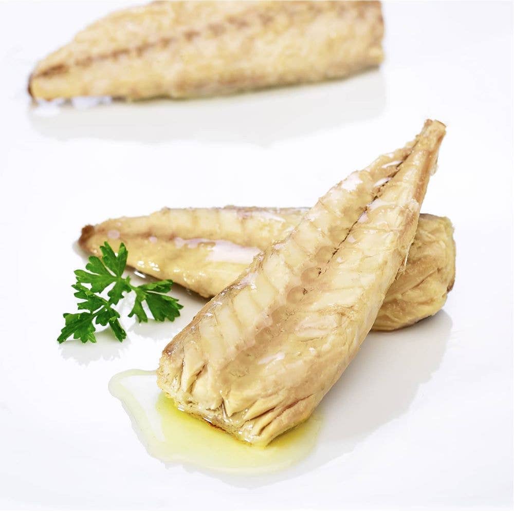 La Narval Mackerel Fillets in Olive Oil on a neutral background.