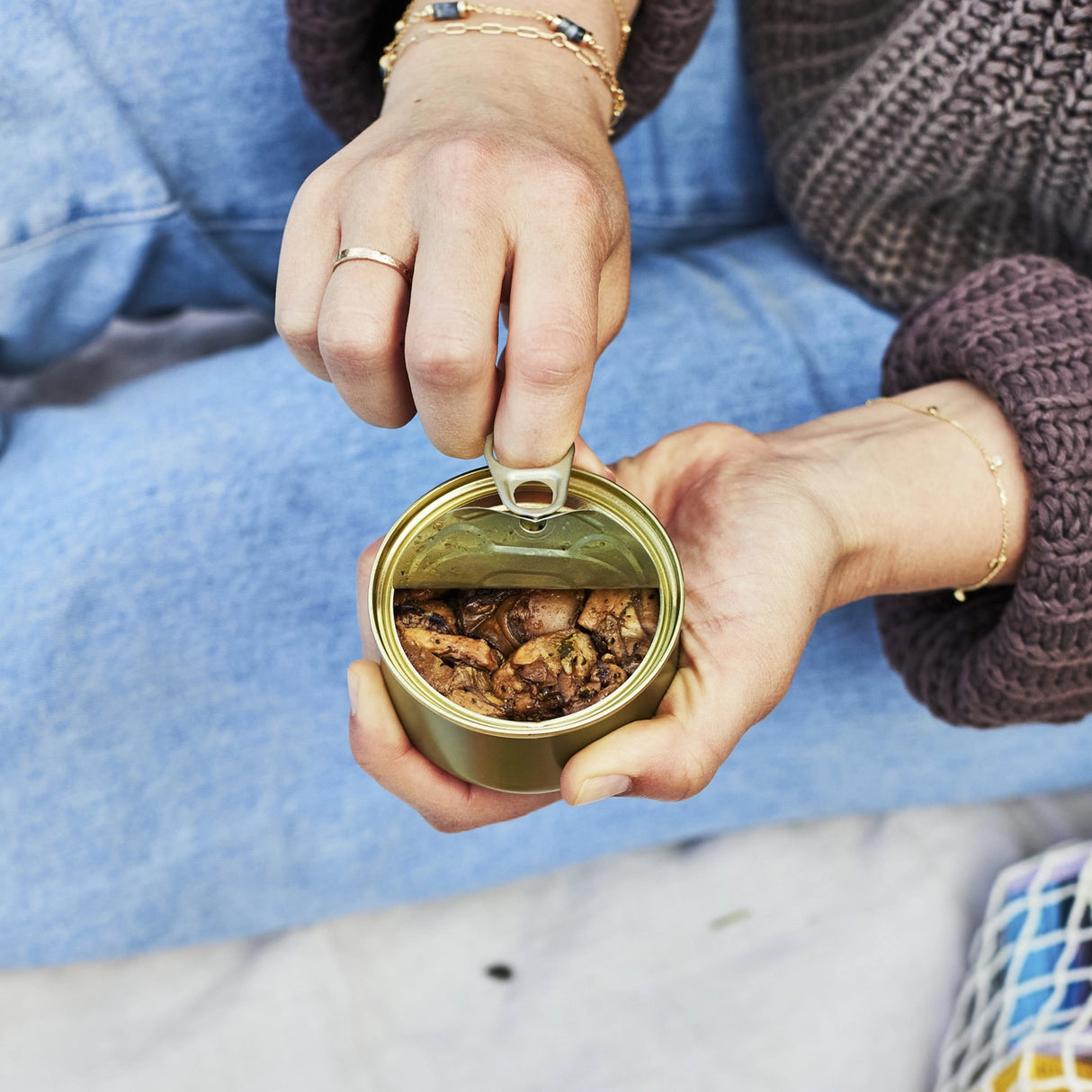 Ekone Lemon Pepper Smoked Oysters tinned seafood contents being opened.
