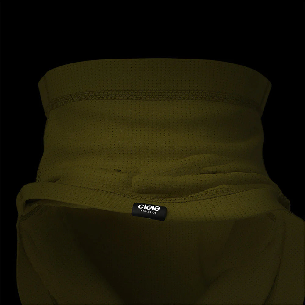 Ciele Athletics FSTCollar neck gaiter in Sogl on a dark background.