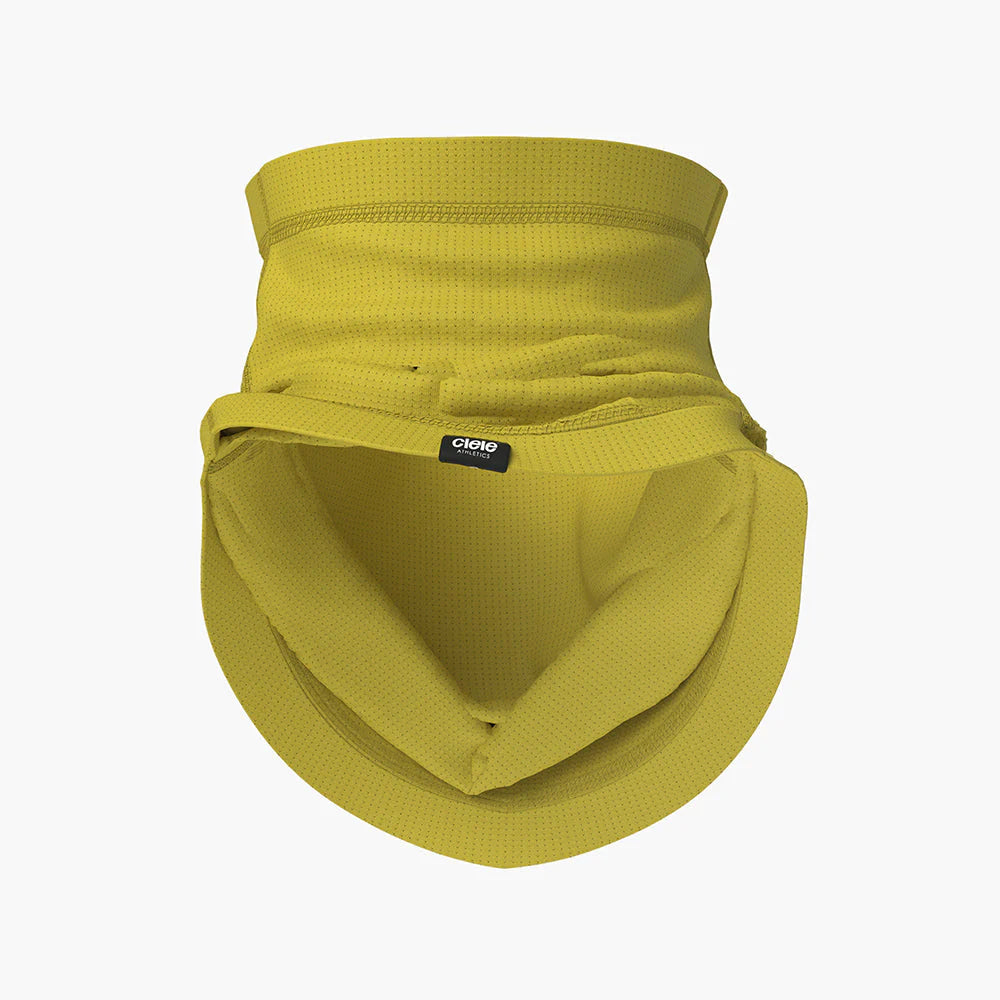 Ciele Athletics FSTCollar neck gaiter in Sogl on a neutral background from the rear.
