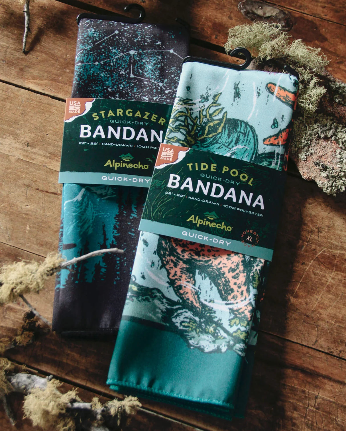 Alpinecho Tide Pool quick-dry bandana on a nature background.