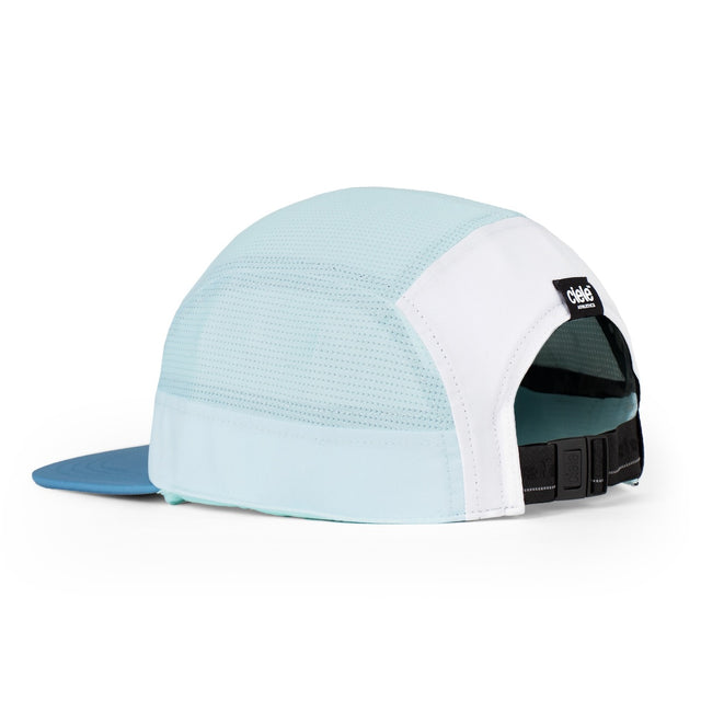 ciele athletics GOCap Comp - Century in White/Sky Blue on a neutral background.