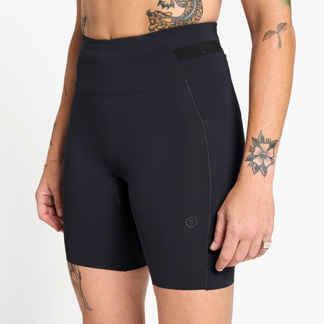 Ciele Athletics W FSTTight Short 7" women's running tights in Shadowcast worn by a woman on a neutral background.