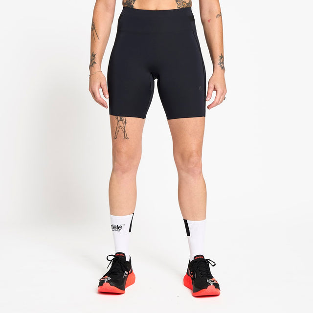 Ciele Athletics W FSTTight Short 7" women's running tights in Shadowcast worn by a woman on a neutral background.