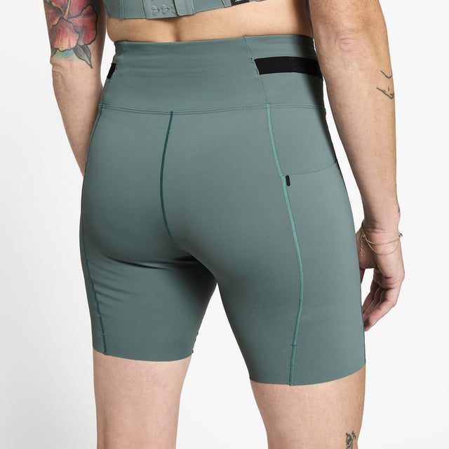 Ciele Athletics W FSTTight Short 7" women's running tights in Silver Pine worn by a woman on a neutral background.