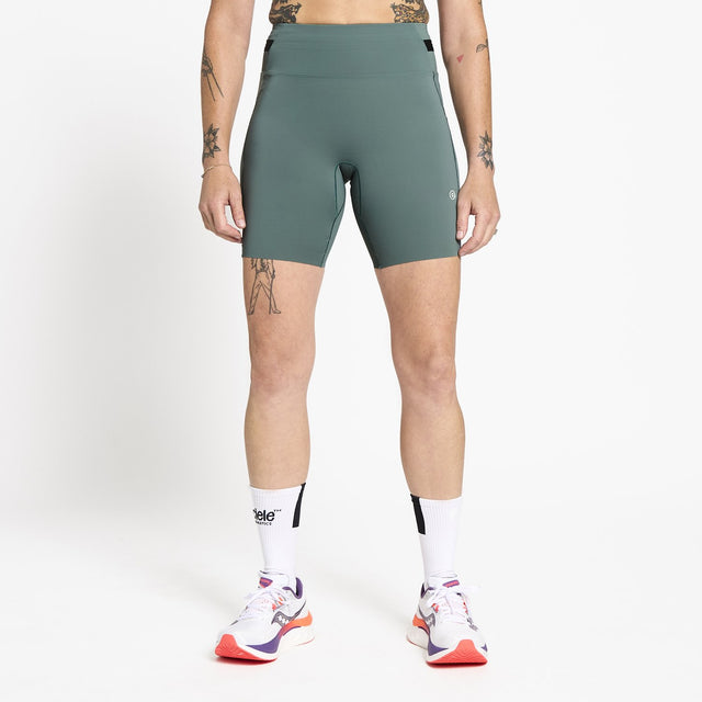 Ciele Athletics W FSTTight Short 7" women's running tights in Silver Pine worn by a woman on a neutral background.