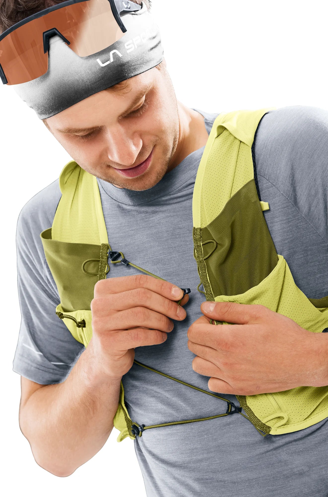 deuter Traick 5 running hydration vest in Sprout-Cactus worn by a man on a neutral background.