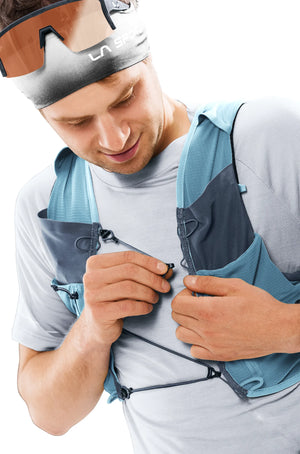 deuter Traick 5 running hydration vest in Atlantic-Ink worn by a man on a neutral background.