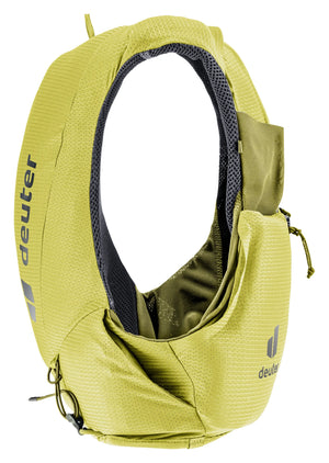 deuter Traick 9 running hydration vest in Sprout-Cactus on a neutral background.