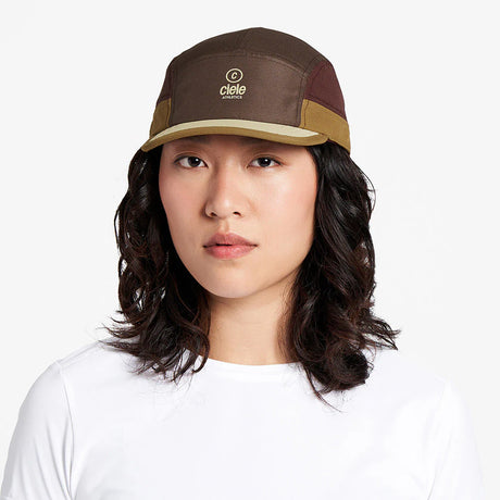 Ciele Athletics ALZCap SC in Arabica worn by a woman from the front on a neutral background.