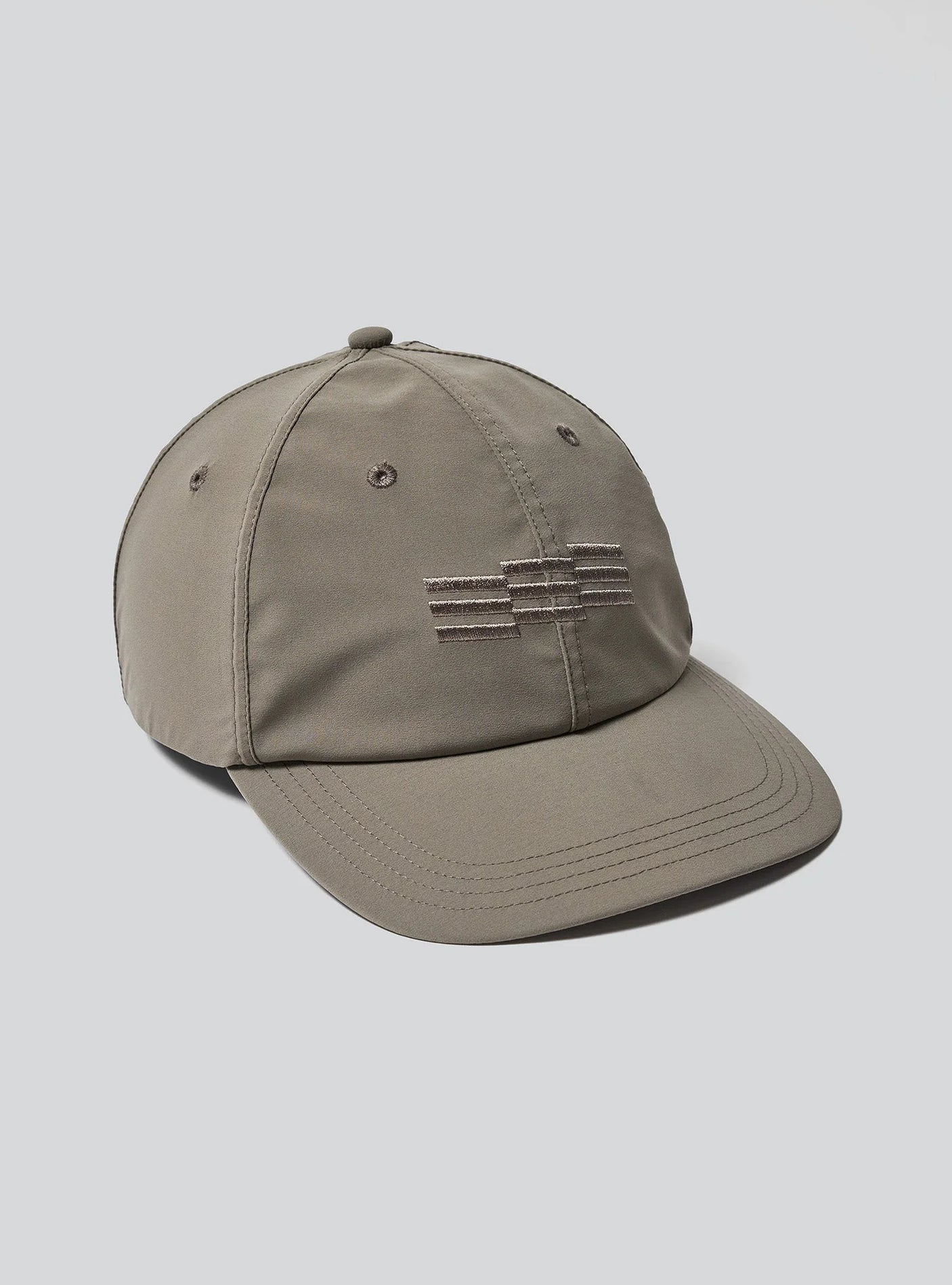 Janji Omni Undercover Cap in Falcon on a neutral background.