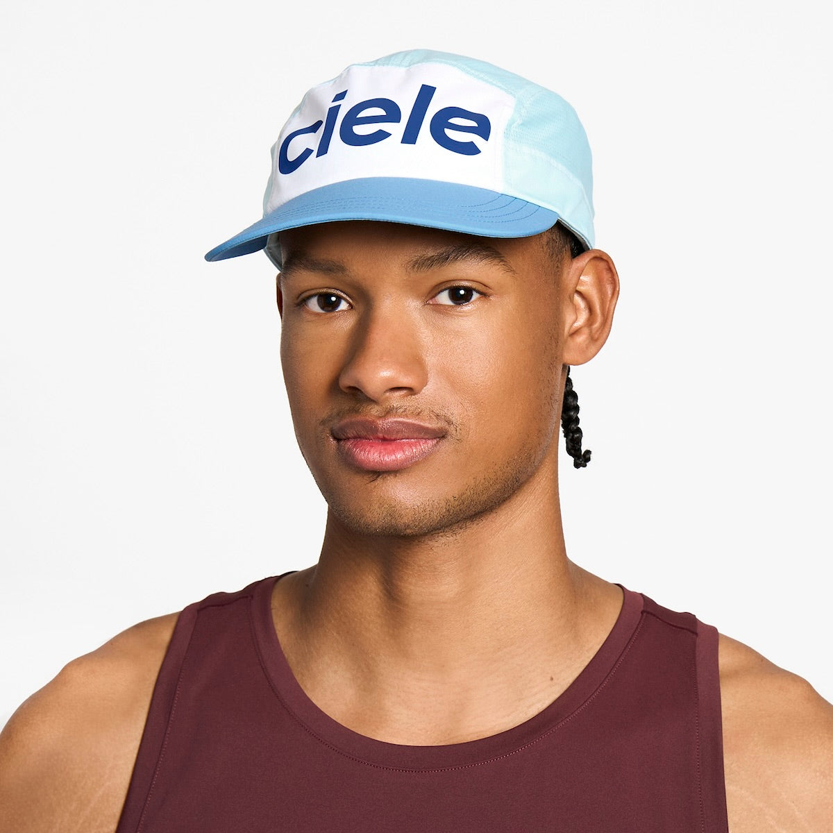 ciele athletics GOCap Comp - Century in White/Sky Blue on a neutral background.