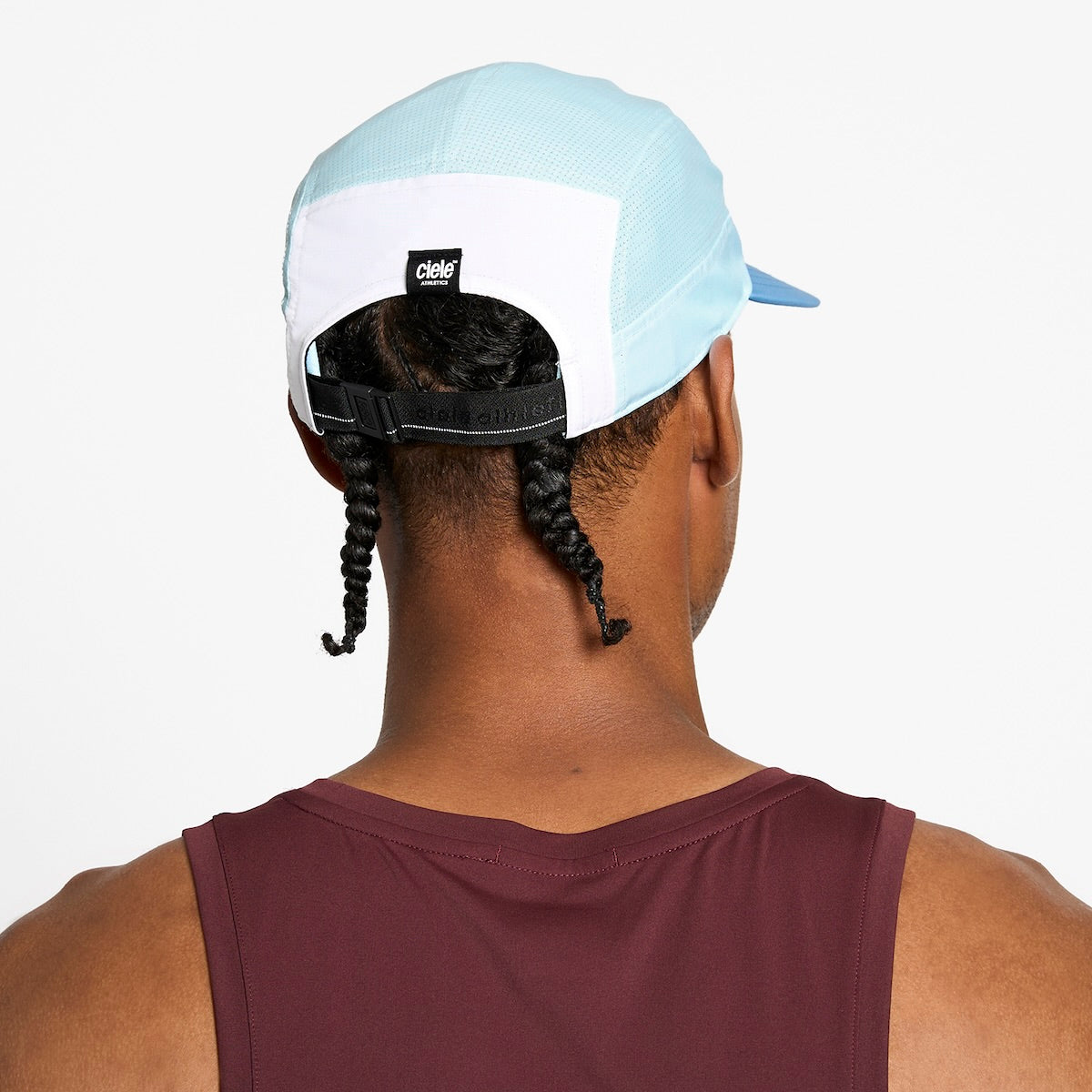 ciele athletics GOCap Comp - Century in White/Sky Blue on a neutral background.
