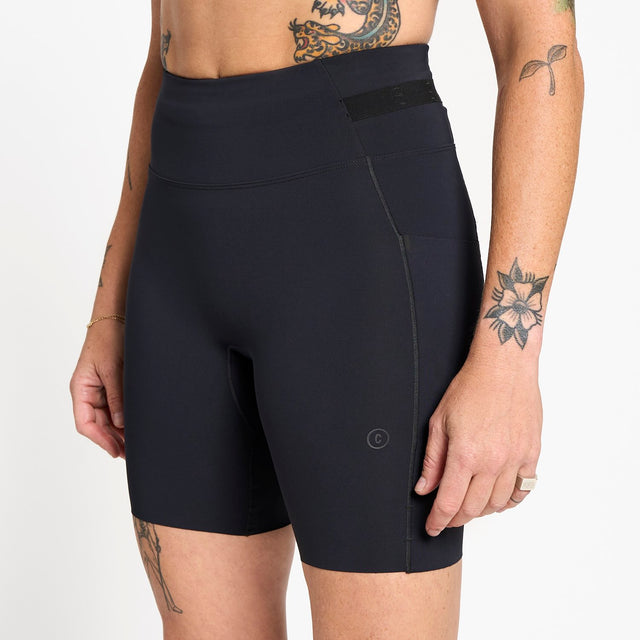 Ciele Athletics W FSTTight Short 7" women's running tights in Shadowcast worn by a woman on a neutral background.