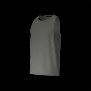 Ciele Athletics M DLYSinglet in Ghost from the front on a dark background.