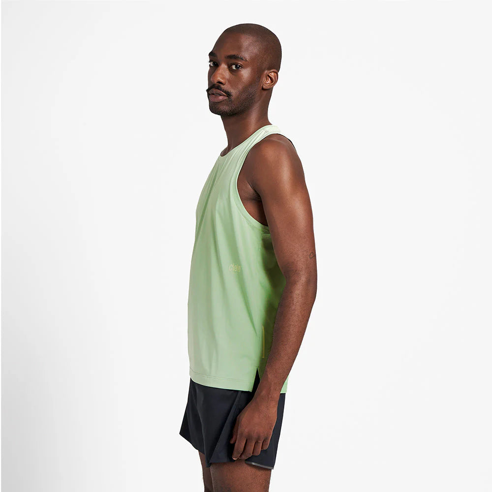 Ciele Athletics M DLYSinglet in Spruce worn by a man from the side on a neutral background.